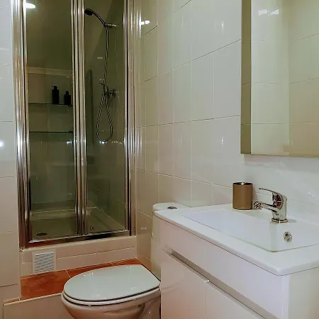 Downtown 2 Bedroom W/ Aircon And Fantastic Views リスボン
